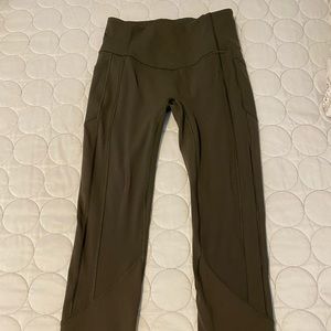 Lululemon size 6 all the right places crop